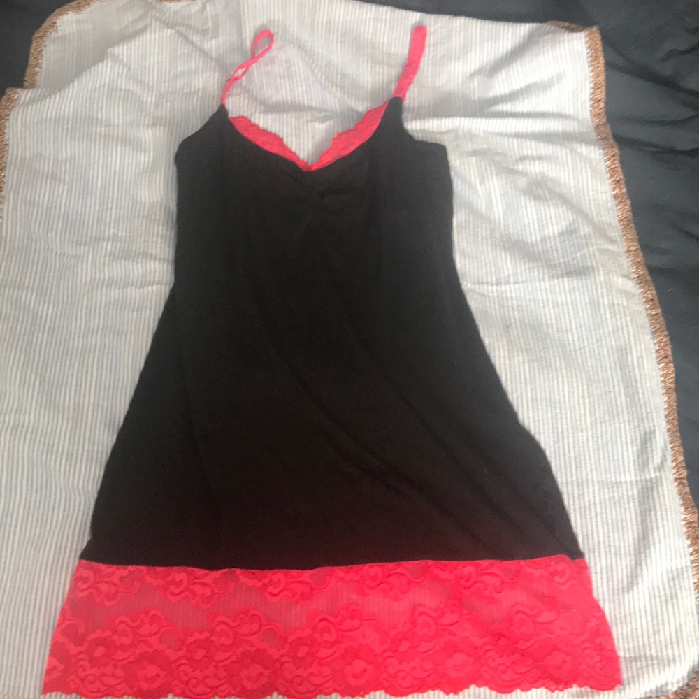 Black and pink nightgown